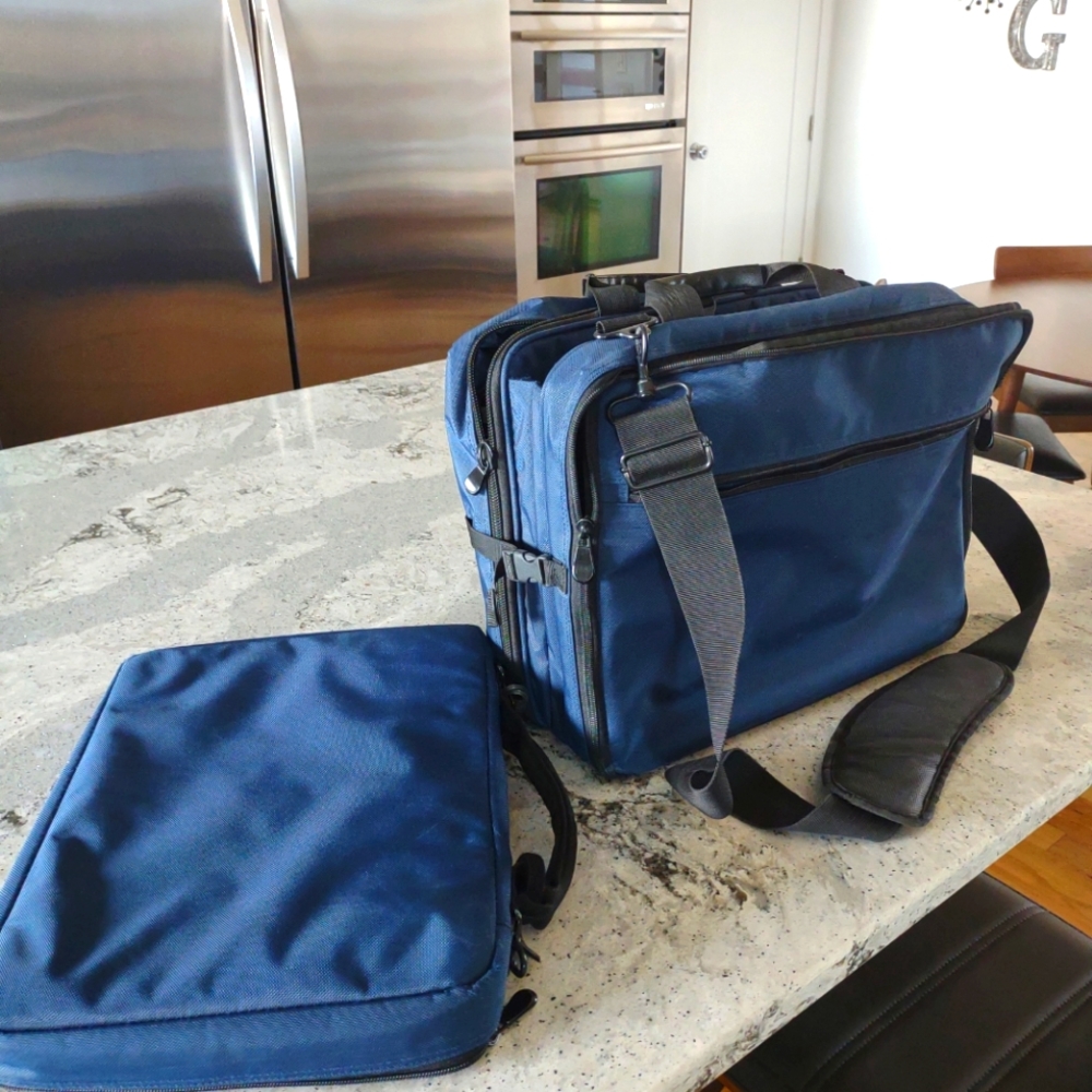 Unbranded laptop bag. Blue